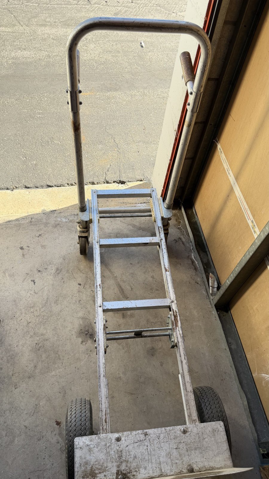 Heavy-Duty Hand Truck with Wide Platform
